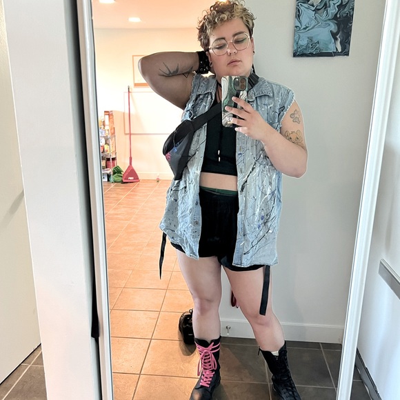 Meet your Posher, Danni - Picture 1 of 2